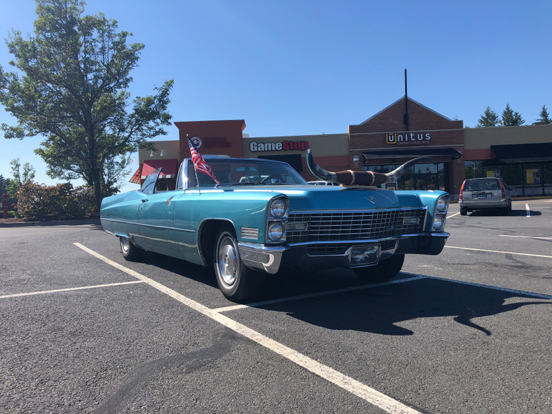 A slightly older DeVille sporting some very patriotic modifications.